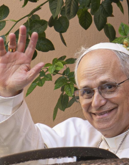 Papa León XIV llama a resolver conflictos como seres humanos y no como animales
